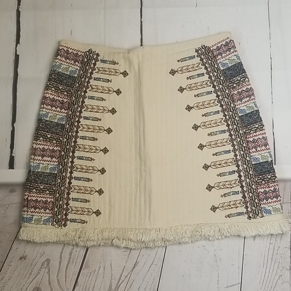 Zara embroidered Beautiful skirt - Picture 2 of 8